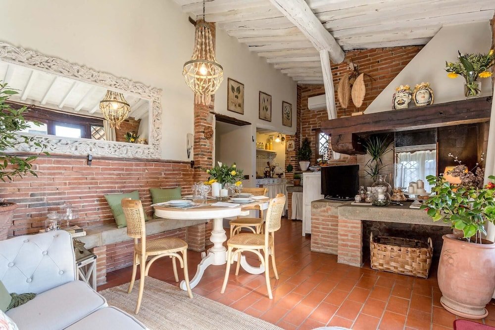 Вилла Rosyabate Cottage, with Private Garden and views between Lucca and Pistoia