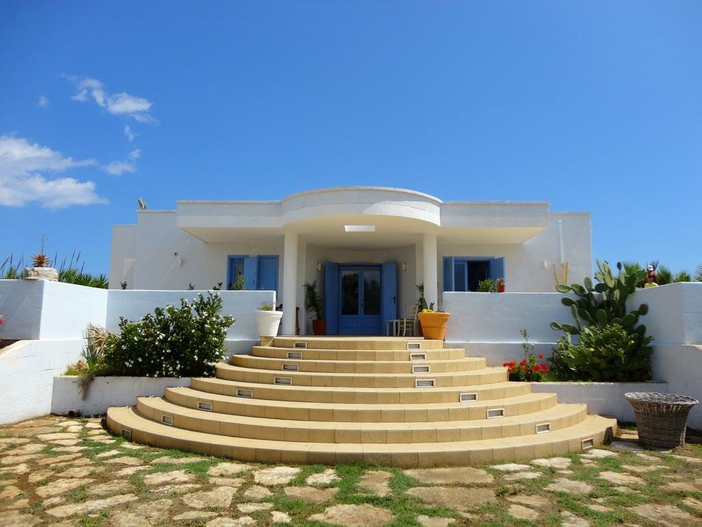 Гостевой дом Viar Beach Club (30 отзывов) в Роза-Марина, Ostuni Marina.  Забронировать Viar Beach Club, Via del Procaccia, Pilone. Оплата картами  МИР.