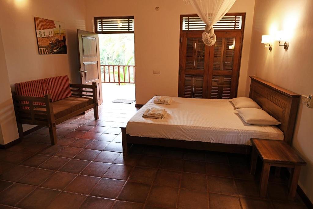 Deluxe Double room with balcony and with view Hettimulla River House