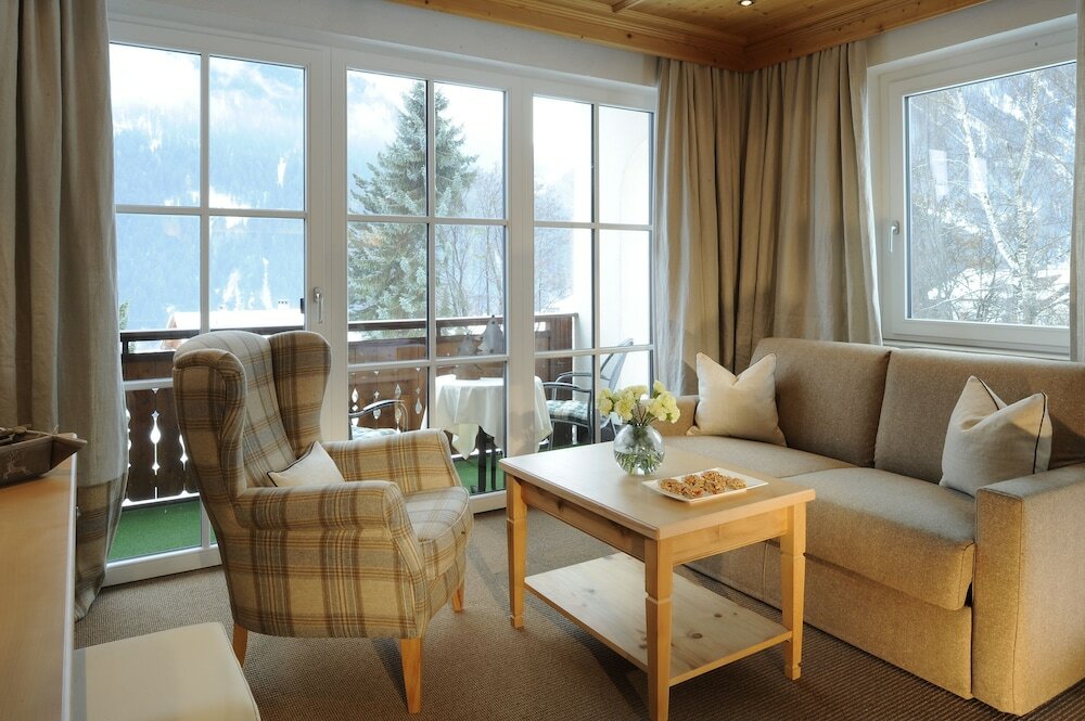 Junior Suite with balcony and with mountain view Hotel Gridlon
