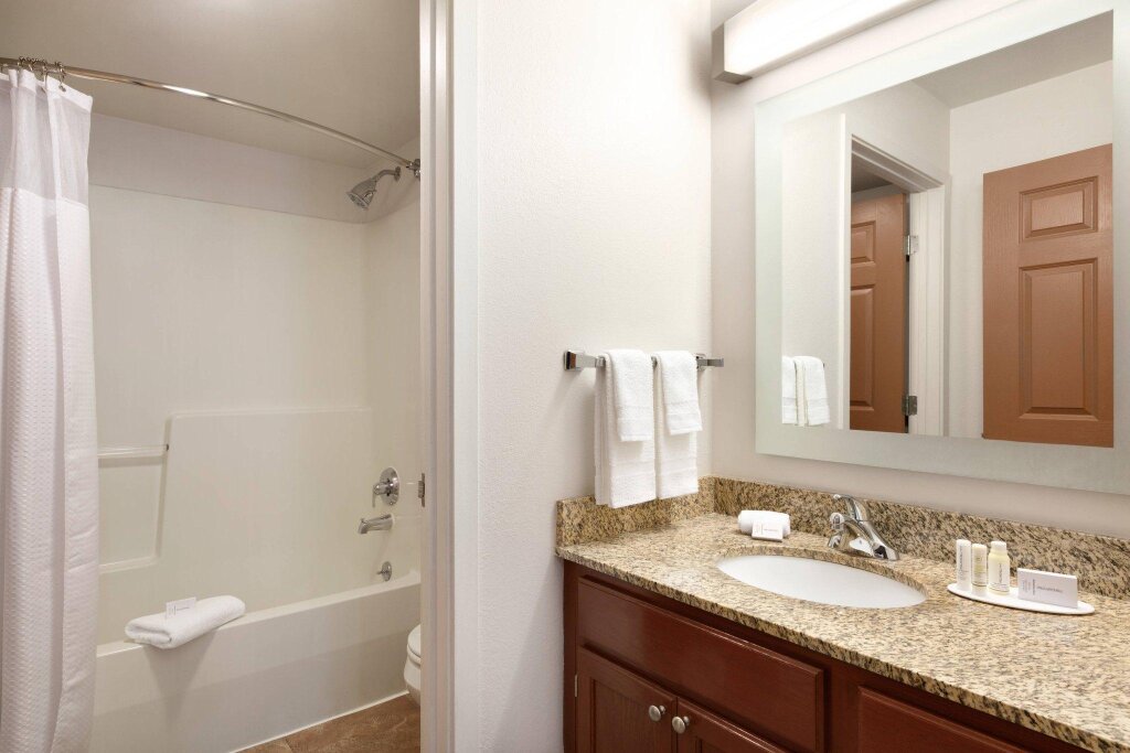 2 Bedrooms Suite TownePlace Suites Gaithersburg by Marriott
