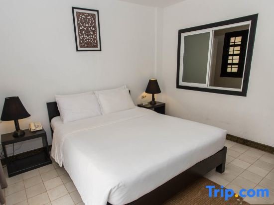 Suite with balcony Apsara Centrepole Hotel