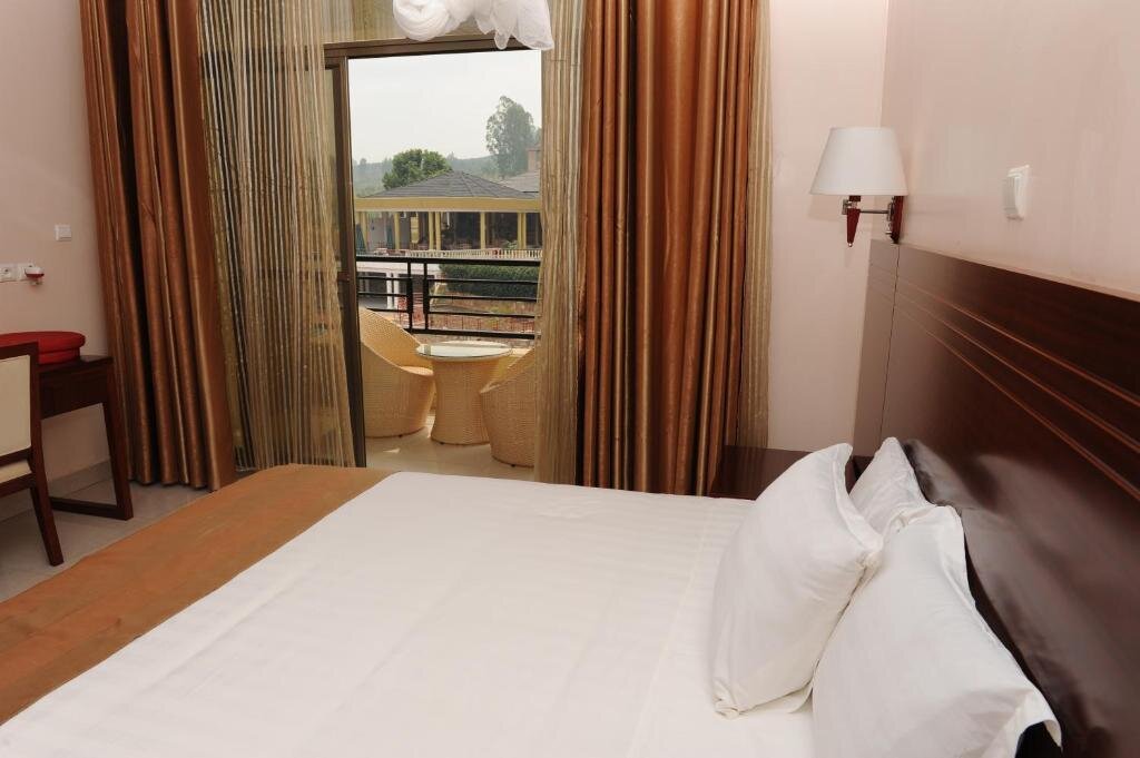 Deluxe Double room with balcony and with view Nobleza Hotel