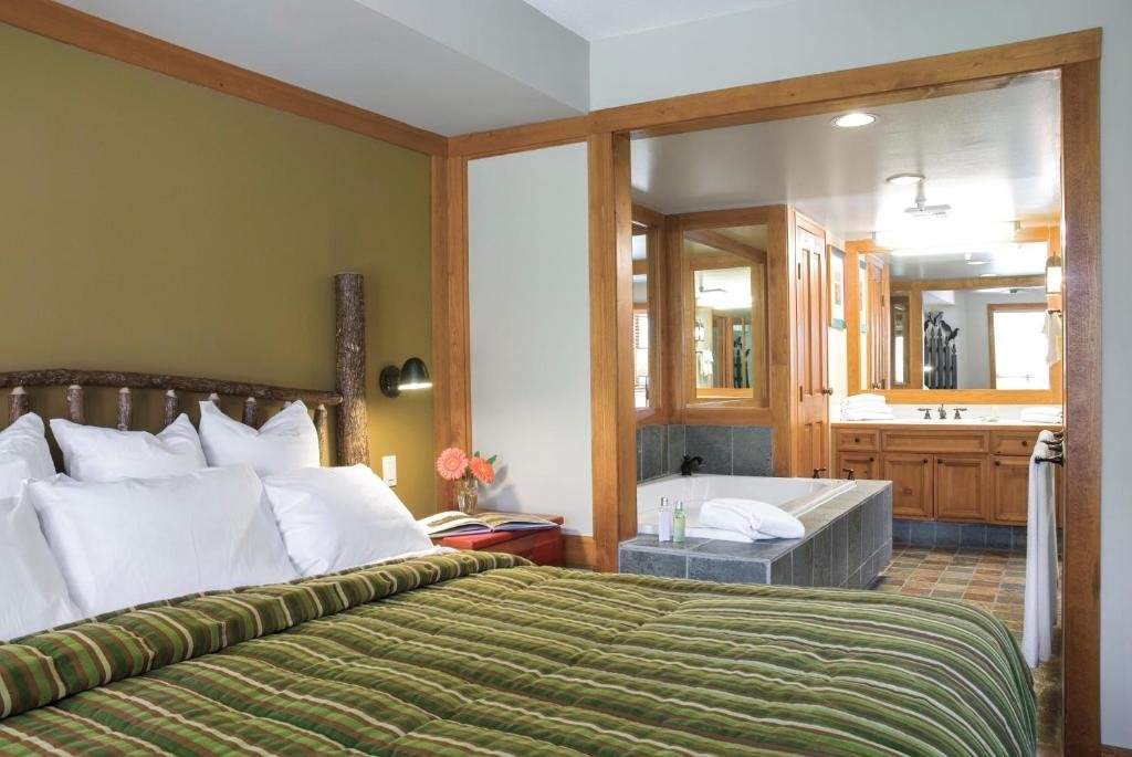 Люкс с 3 комнатами Hilton Grand Vacations Club Whistler