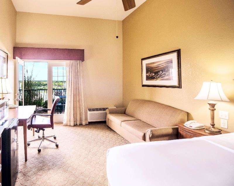 Двухместный номер Standard La Quinta Inn & Suites by Wyndham Marble Falls