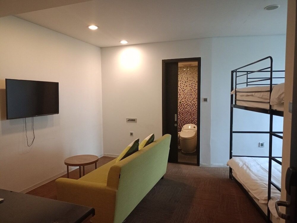 Кровать в общем номере с 4 комнатами Kuretake Inn Kim Ma 132