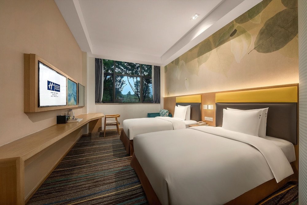 Standard quadruple chambre Holiday Inn Express Emei Mountain, an IHG Hotel