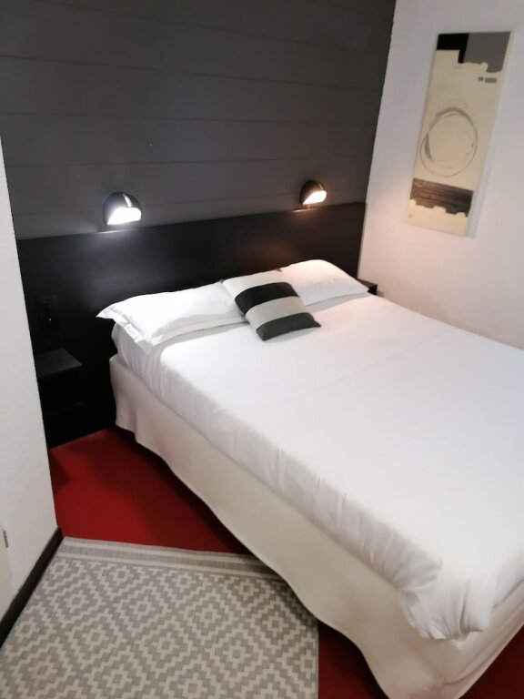 Двухместный номер Comfort с балконом Brit Hotel Essentiel Albi Parc des Expos