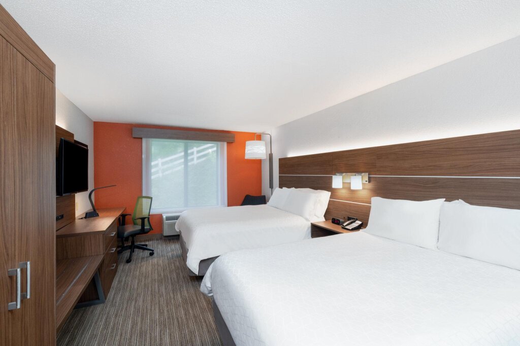 Standard Quadruple room Holiday Inn Express & Suites Tell City, an IHG Hotel