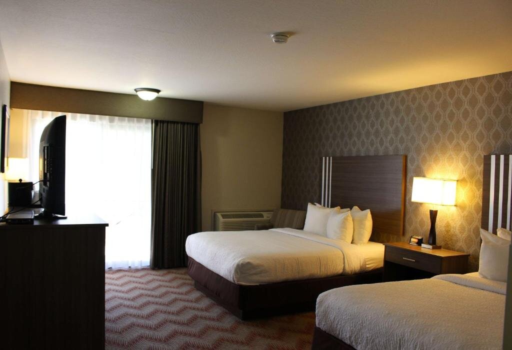 Двухместный номер Standard с видом на бассейн Best Western Plus Sonora Oaks Hotel and Conference Center