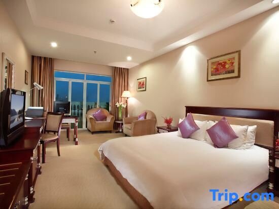 Двухместный номер Executive Golden River-view Hotel Shanghai