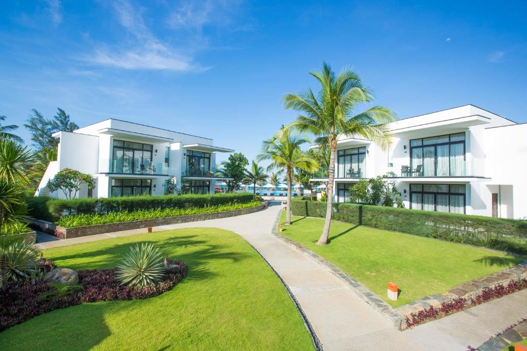 Номер Privilege с частичным видом на море Melia Danang Beach Resort