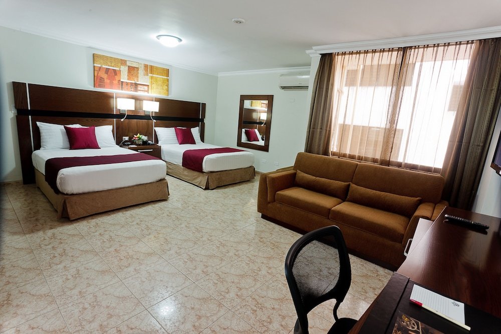 Четырёхместный люкс Premium Hotel Coral Suites