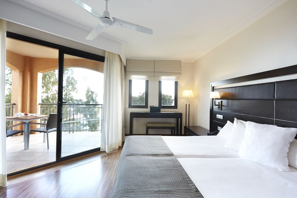Номер Deluxe с балконом и с видом на море Insotel Fenicia Prestige Suites & Spa