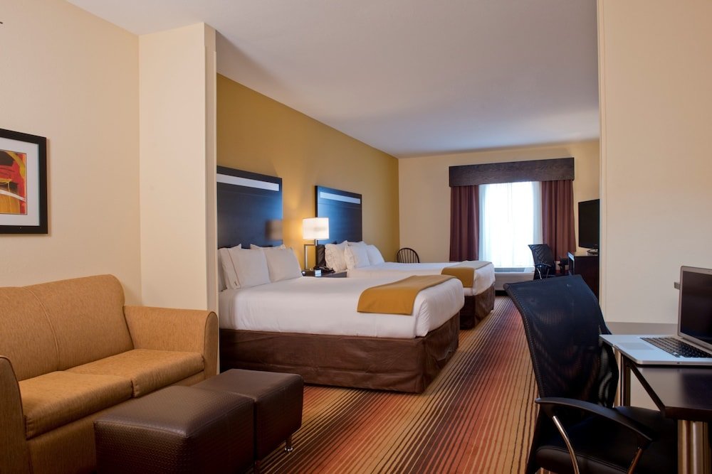 Suite cuádruple Holiday Inn Express Hotel & Suites Prattville South, an IHG Hotel