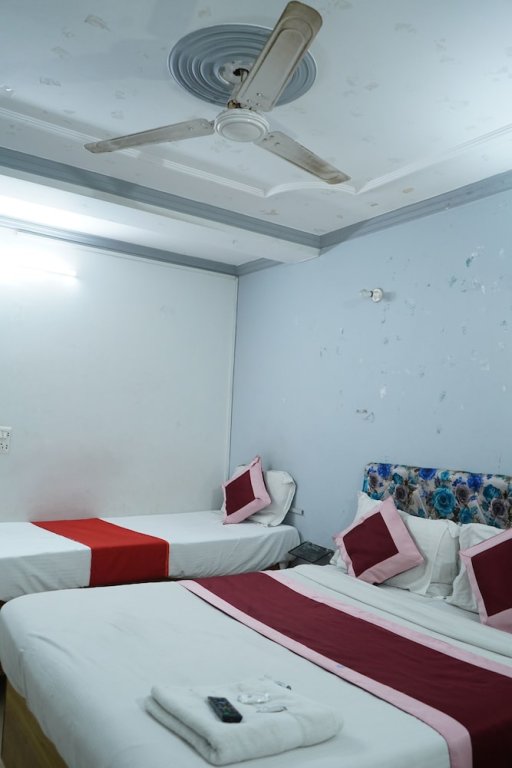 Deluxe room Hotel Cladis - Noida Sector 15