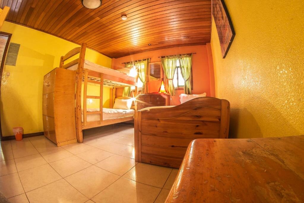Кровать в общем номере La Casa del Molino Blanco B&B