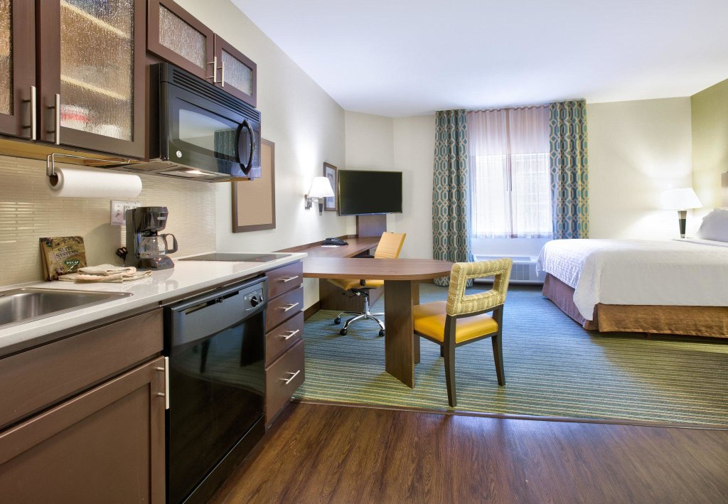 Люкс Candlewood Suites Dallas Fort Worth South, an IHG Hotel