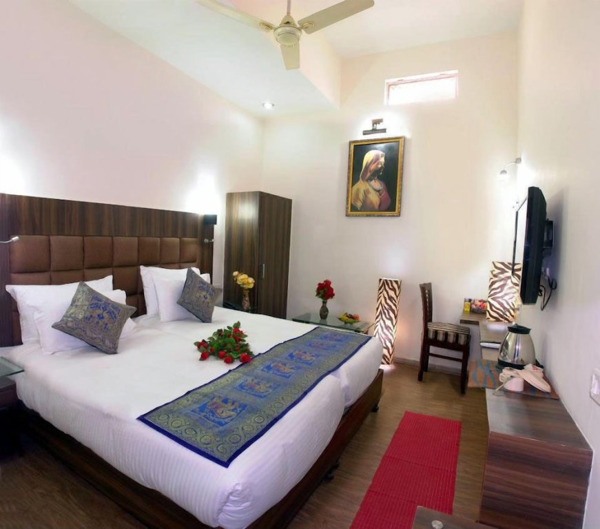 Deluxe room Hotel Dolphinn Agra