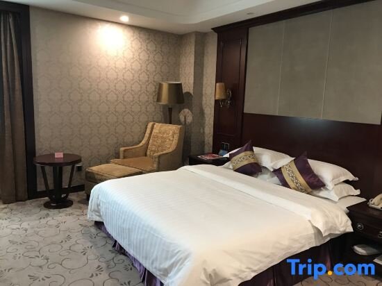 Suite Business Huarong Hotel