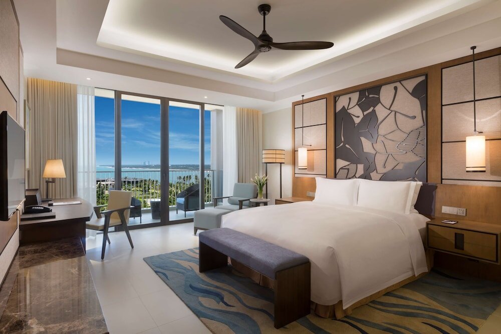 Номер Standard с балконом и с видом на океан Hilton Wenchang