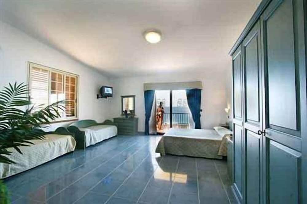 Standard quadruple chambre Baia Tropea Resort