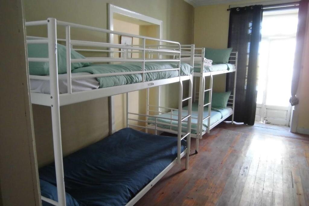 Кровать в общем номере (мужской номер) Hostel The White Butterfly