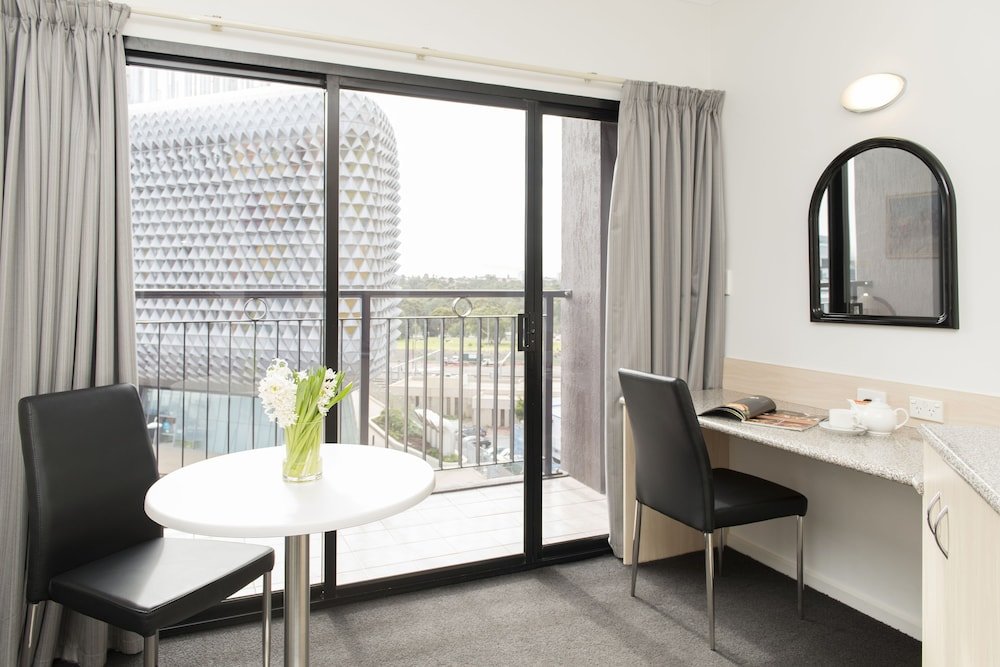 Suite De ejecutivo con balcón Adelaide Riviera Hotel