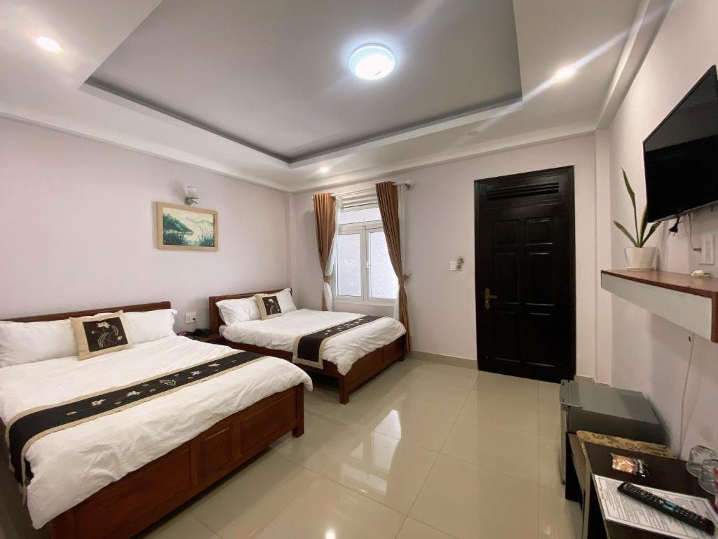 Четырёхместный номер Standard Phuong Dung Hotel