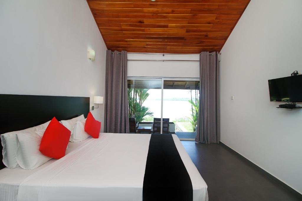 Deluxe Doppel Zimmer mit Seeblick Kalla Bongo Lake Resort