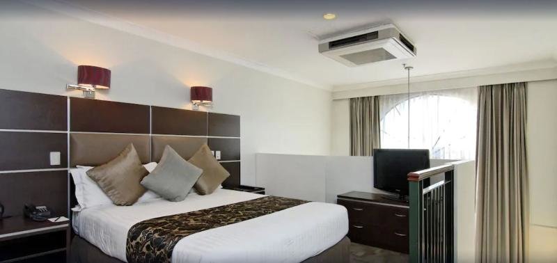 Suite 1 dormitorio con vista a la ciudad Parkside Hotel & Apartments
