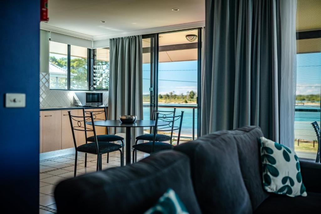 Апартаменты с 2 комнатами с балконом Riverside Holiday Resort Urunga