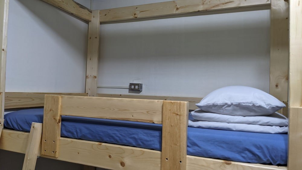 Кровать в общем номере The Lodge for Cyclists - Hostel