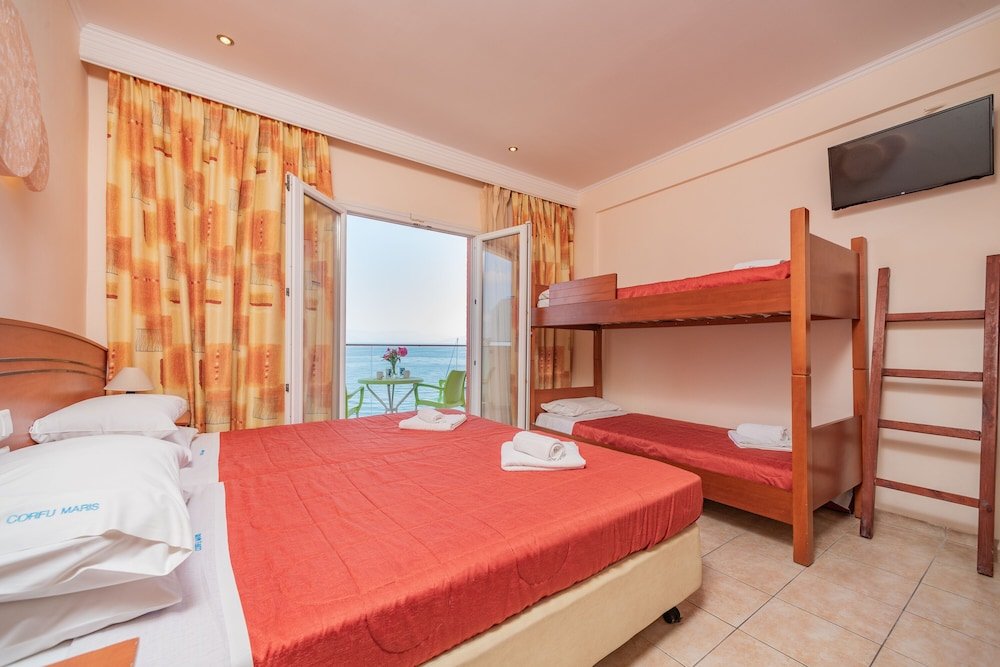 Camera quadrupla familiare Standard con balcone e vista litorale Corfu Maris