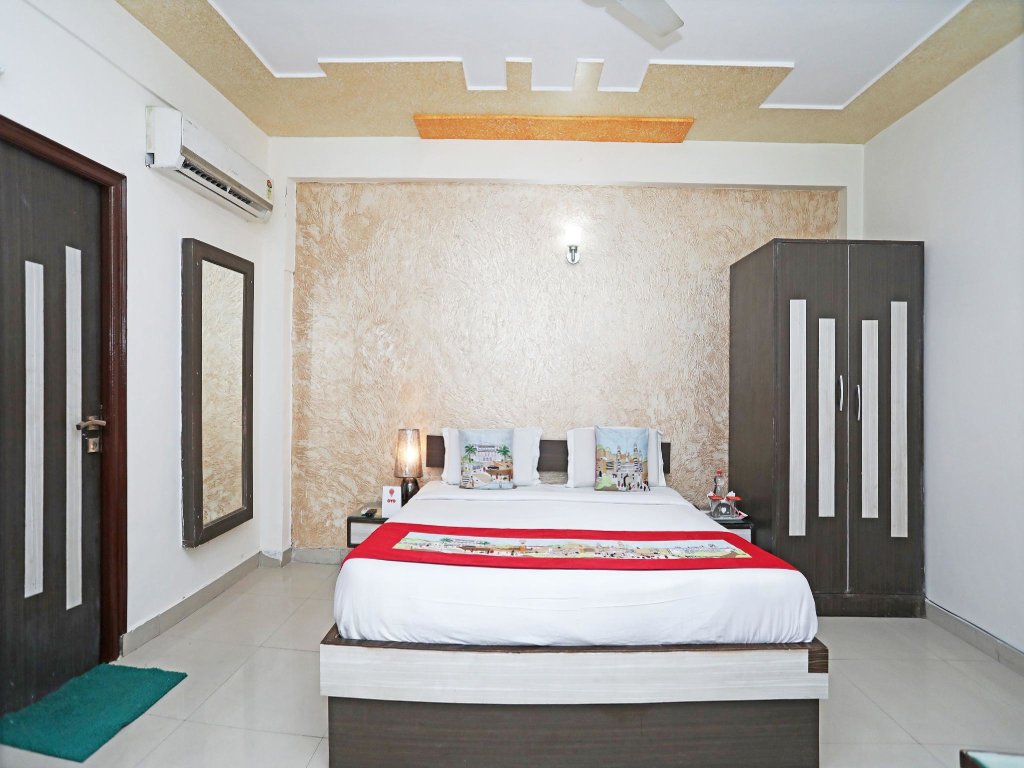 Standard Suite OYO Hotel Shanti Palace