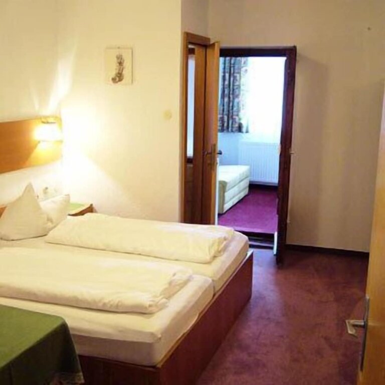 Standard Triple room with mountain view Hotel Garni Alpenrose