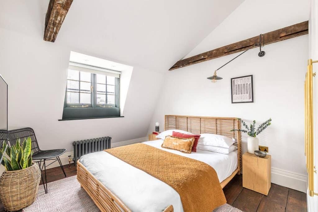 Апартаменты Cosy Loft Apartment - minutes from Angel Tube St