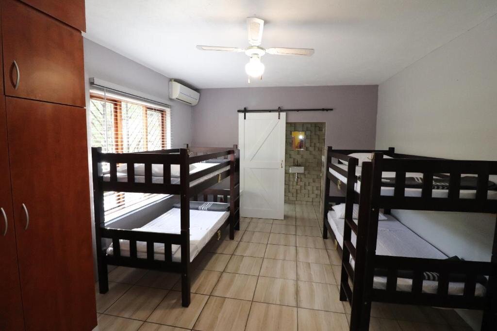 Кровать в общем номере Kruger Park Hostel