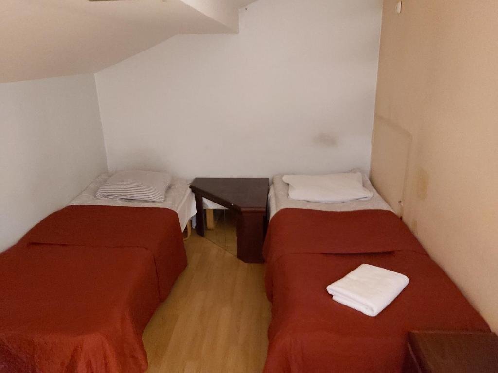 Кровать в общем номере Majaka Hostel