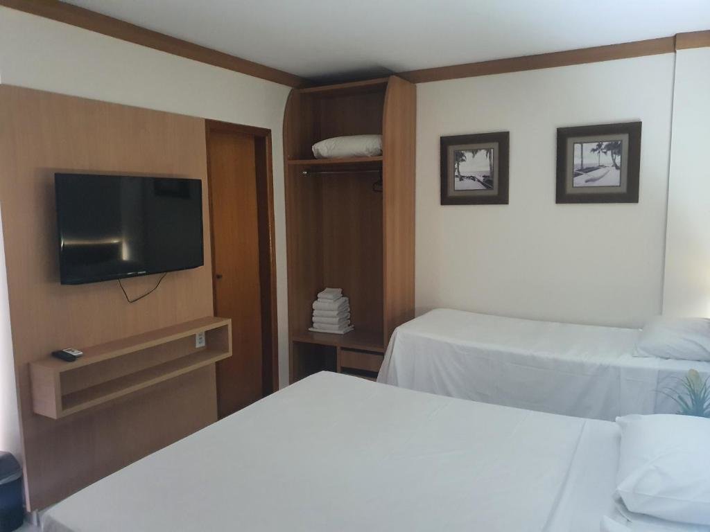 Standard Dreier Zimmer mit Poolblick Golden Dolphin Express