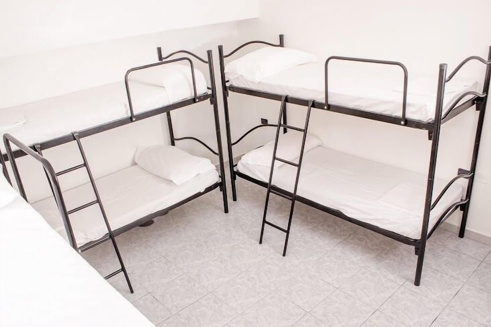 Кровать в общем номере с 2 комнатами Melting Pot Rome