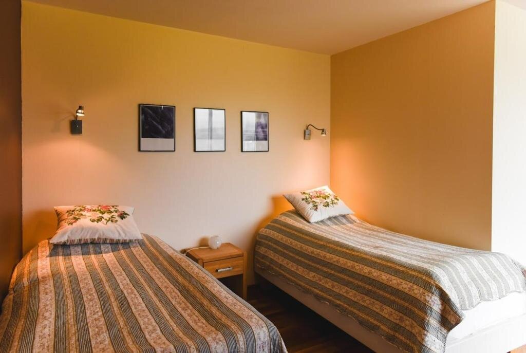 Standard Doppel Zimmer mit Bergblick Hotel Latrabjarg