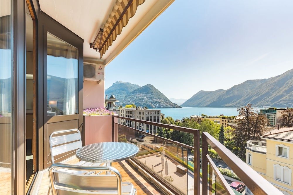 Двухместный номер Standard с балконом и с видом на озеро Hotel Delfino Lugano