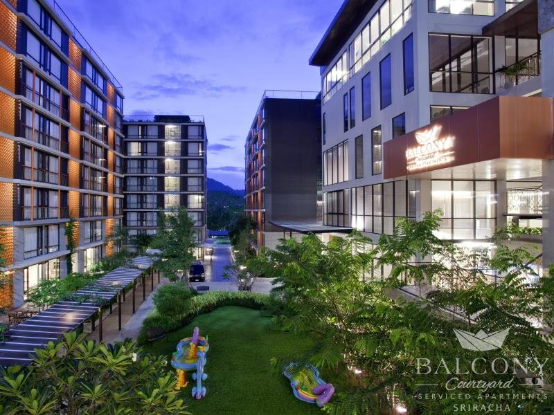 Люкс Superior Balcony Courtyard Sriracha Hotel & Serviced Apartments