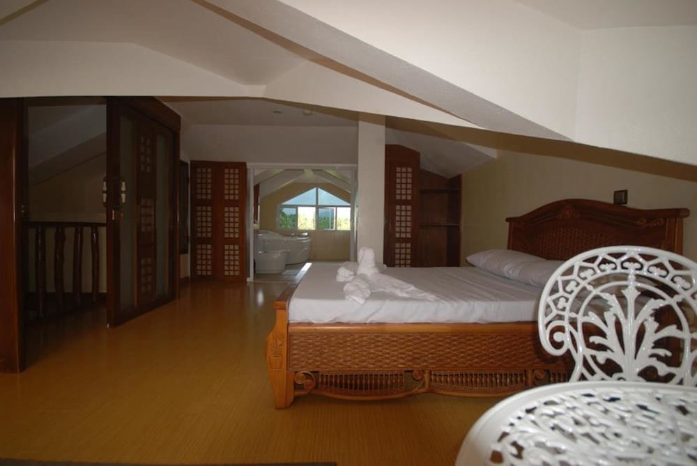 Standard chambre grenier avec balcon La Parola Orchids Beach Resort