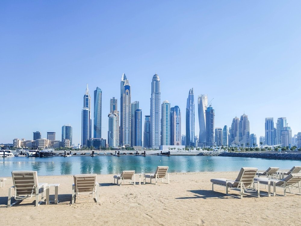 Апартаменты Deluxe Maison Privee - Deluxe 3BR Apt w/ Dubai Marina View and Beach Access