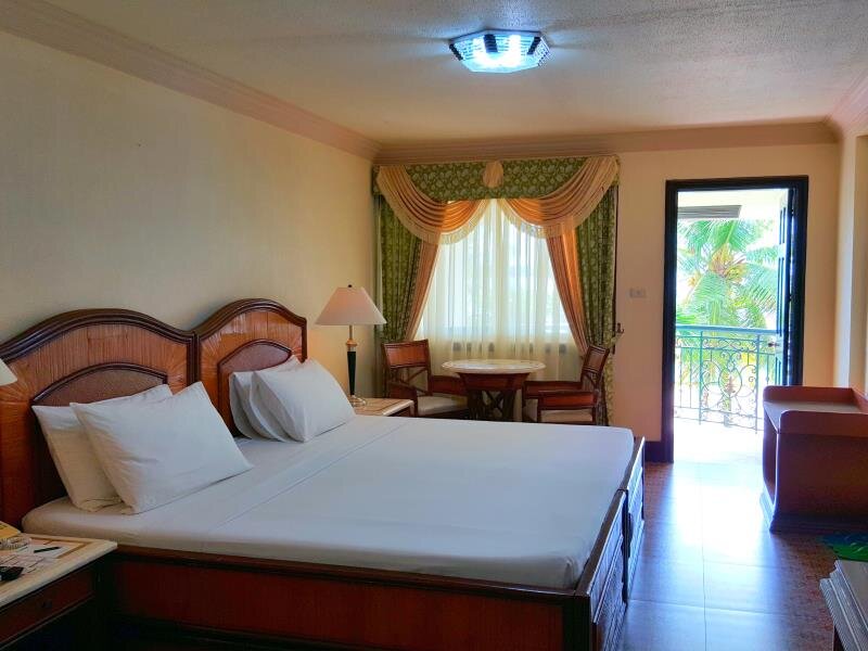 Deluxe Suite Bohol Tropics Resort