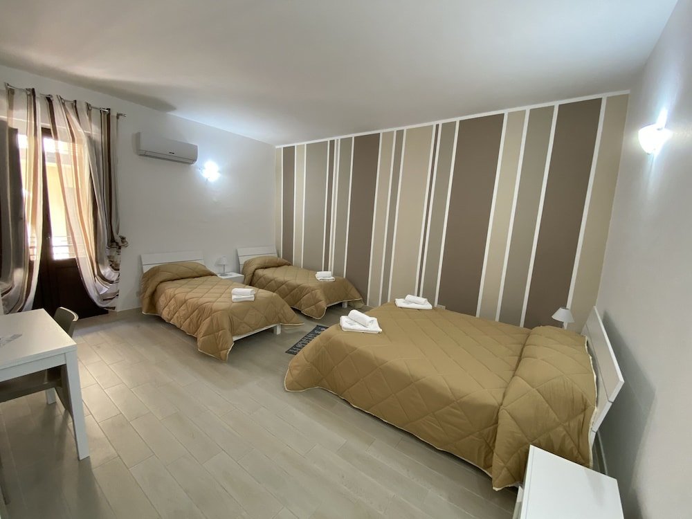 1 Bedroom Comfort Quadruple room IN CENTRO ROOMS Vicino Cefalù SELF-CHEK-IN