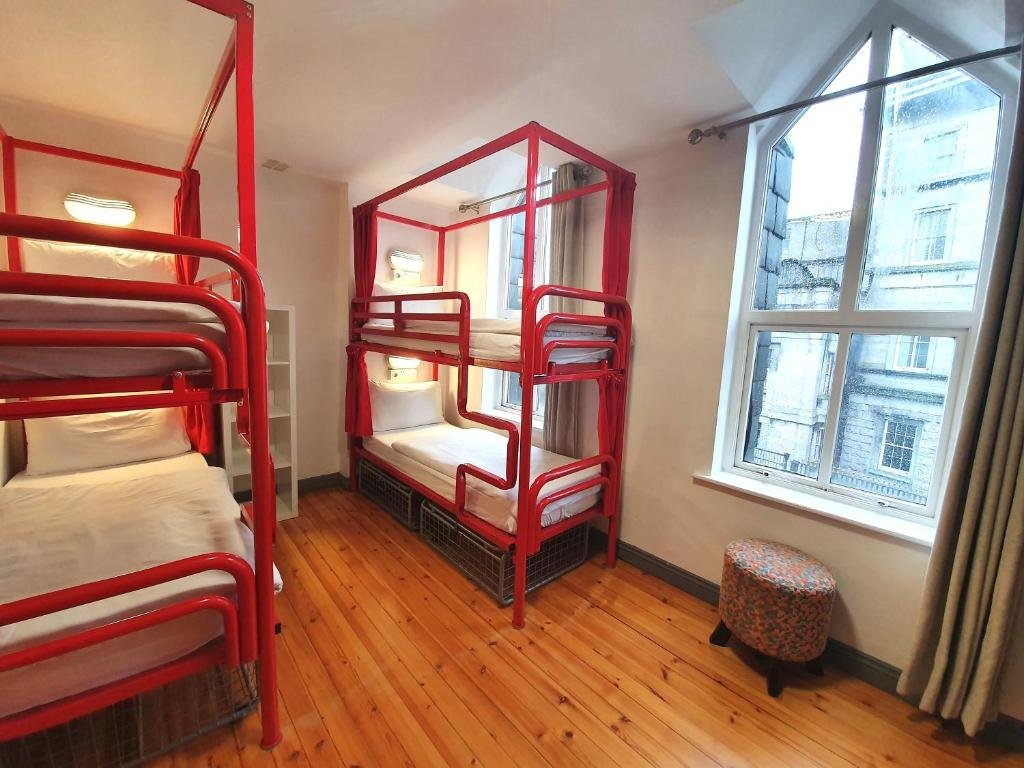 Кровать в общем номере (женский номер) Galway City Hostel