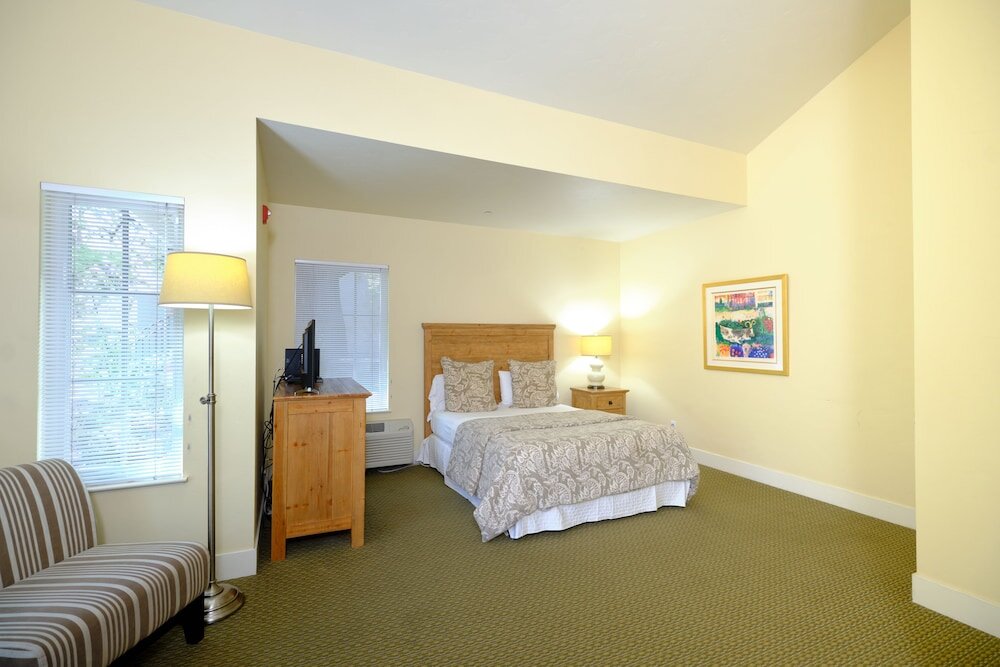 1 Bedroom Superior Cottage Calistoga Inn Restaurant and Brewery